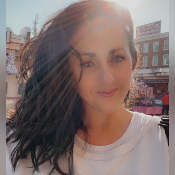 Meet your Posher, Emily - Picture 1 of 5